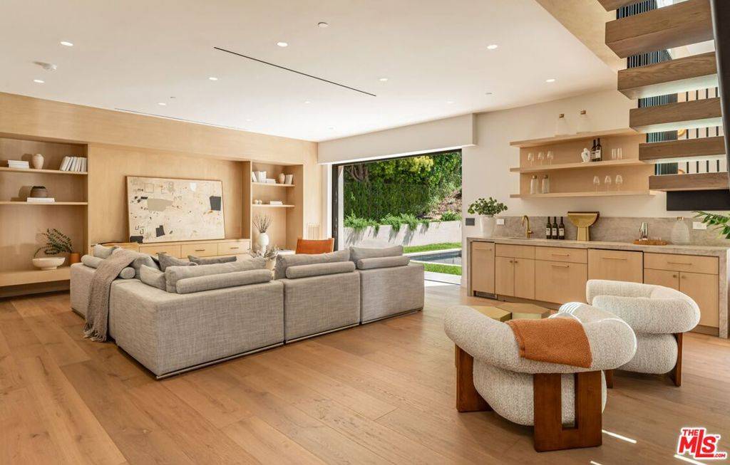 Beverly Hills, CA 90210,1840 San Ysidro DR