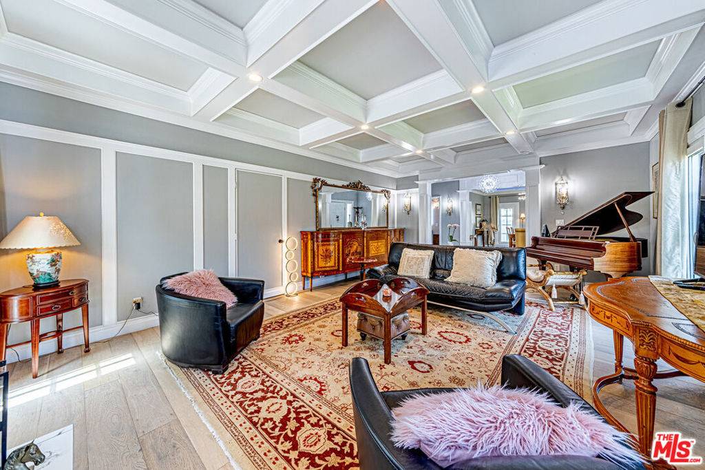 821 Lorraine BLVD, Los Angeles, CA 90005