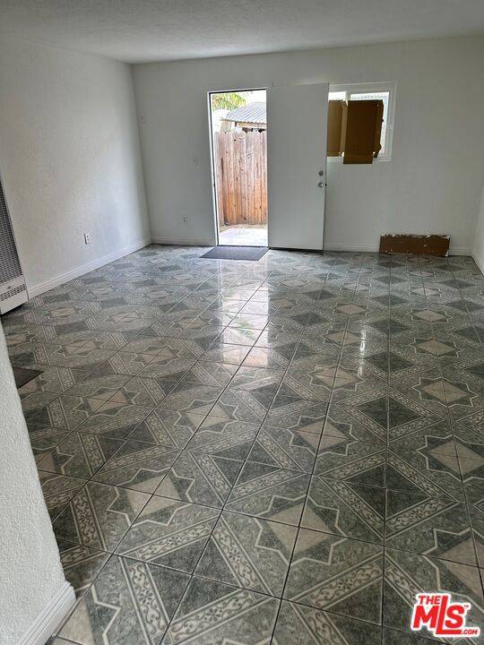 Santa Ana, CA 92701,1001 E Grant ST #F4