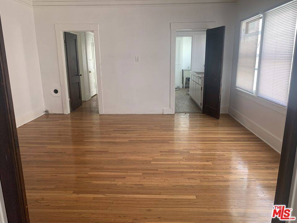 Los Angeles, CA 90019,1555 6th AVE