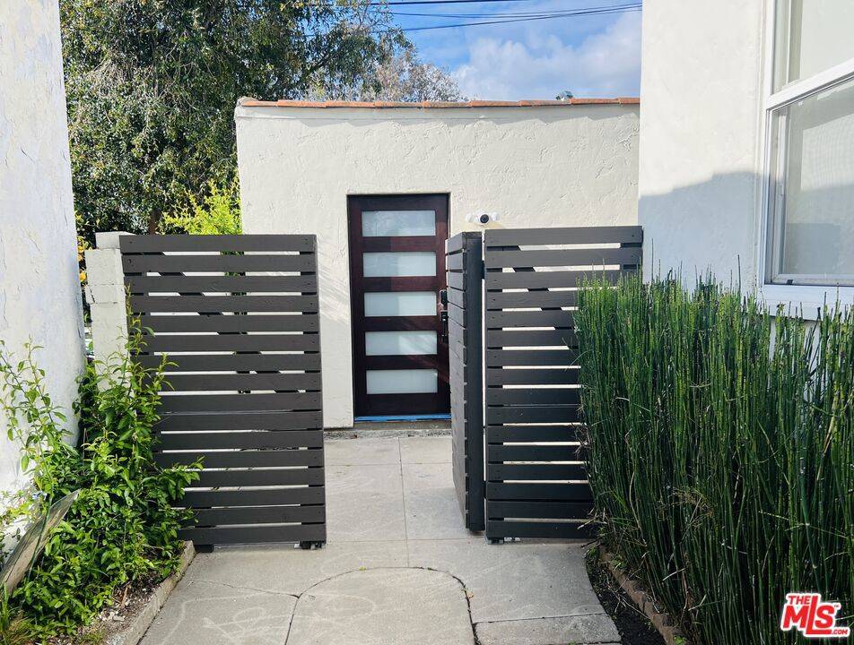 Los Angeles, CA 90034,8916 1/2 Cadillac AVE