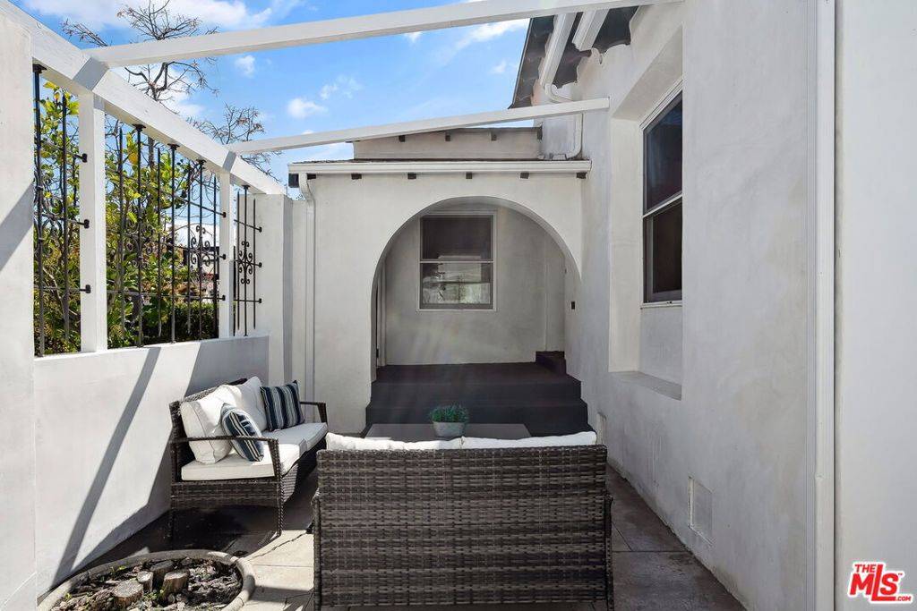 Beverly Hills, CA 90211,149 S Wetherly DR