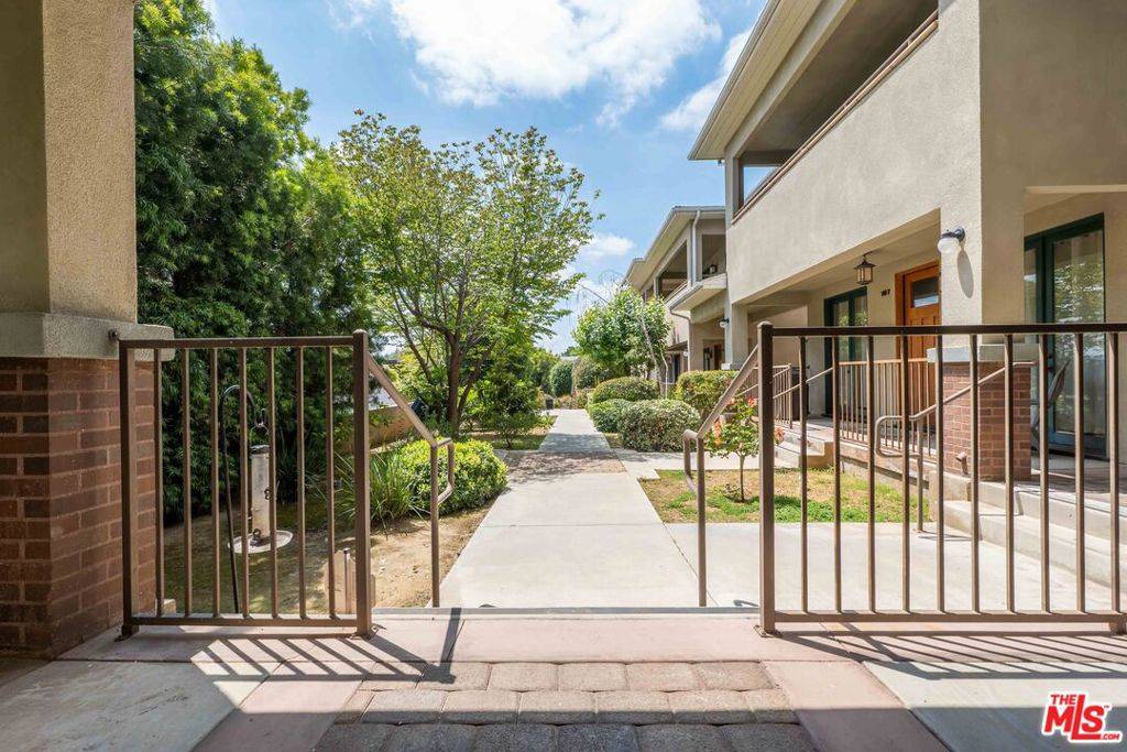 Pasadena, CA 91103,1448 N Fair Oaks AVE #108
