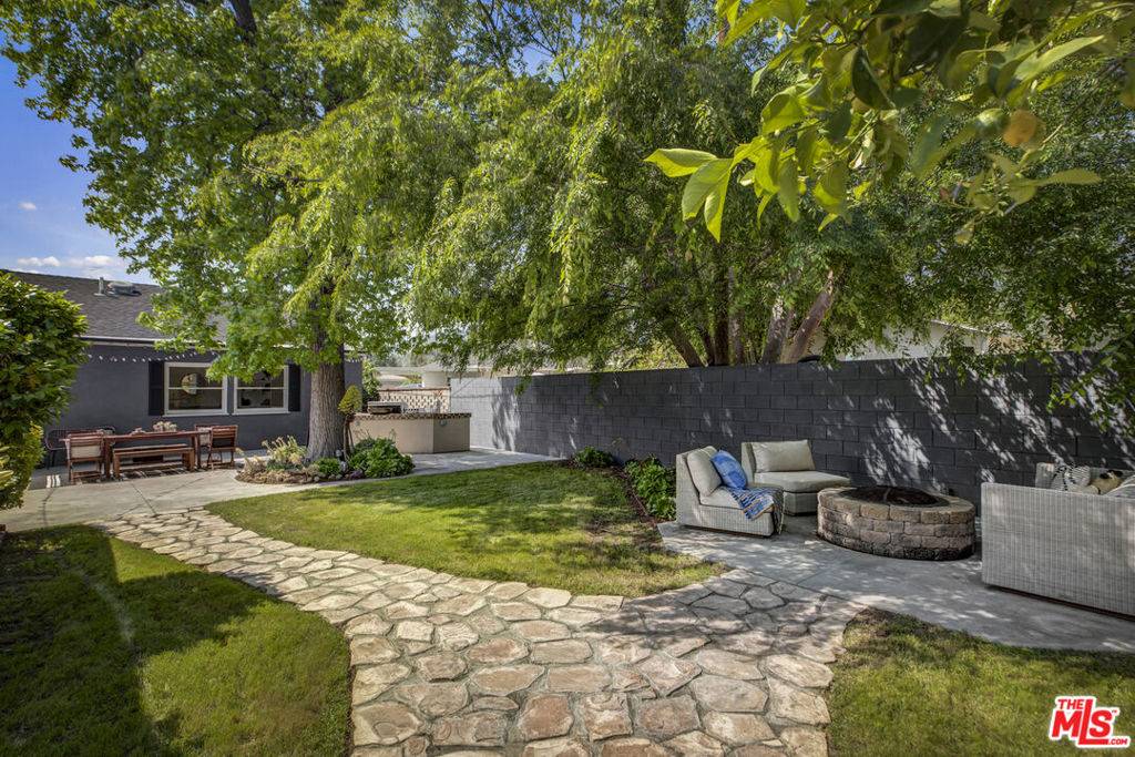 2994 Bargen WAY, Altadena, CA 91001