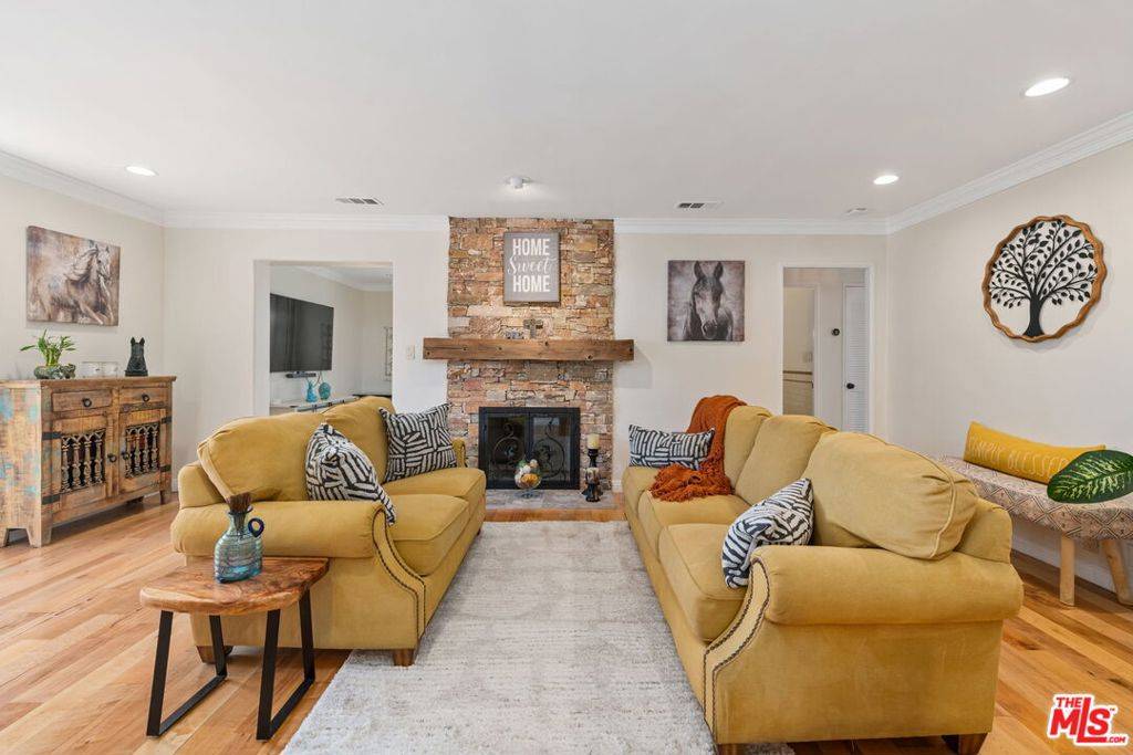 Burbank, CA 91506,521 S Parish PL