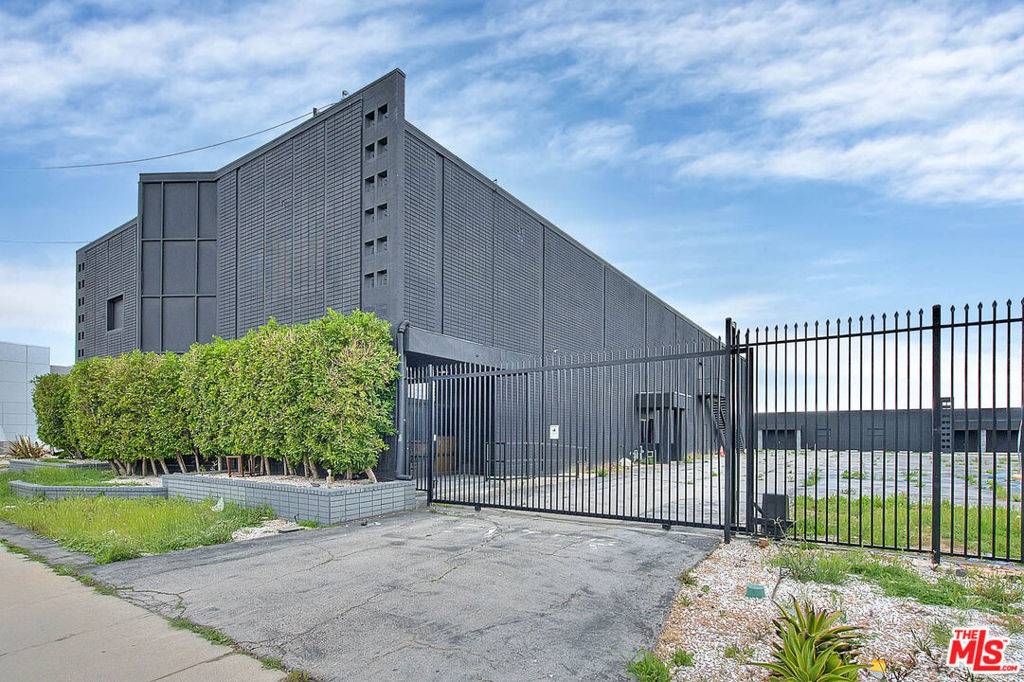 Van Nuys, CA 91406,6840 Hayvenhurst AVE