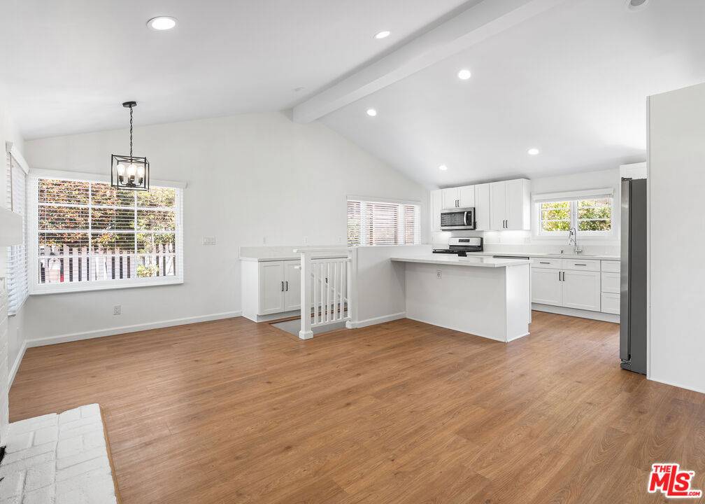 Laguna Beach, CA 92651,617 Lombardy LN