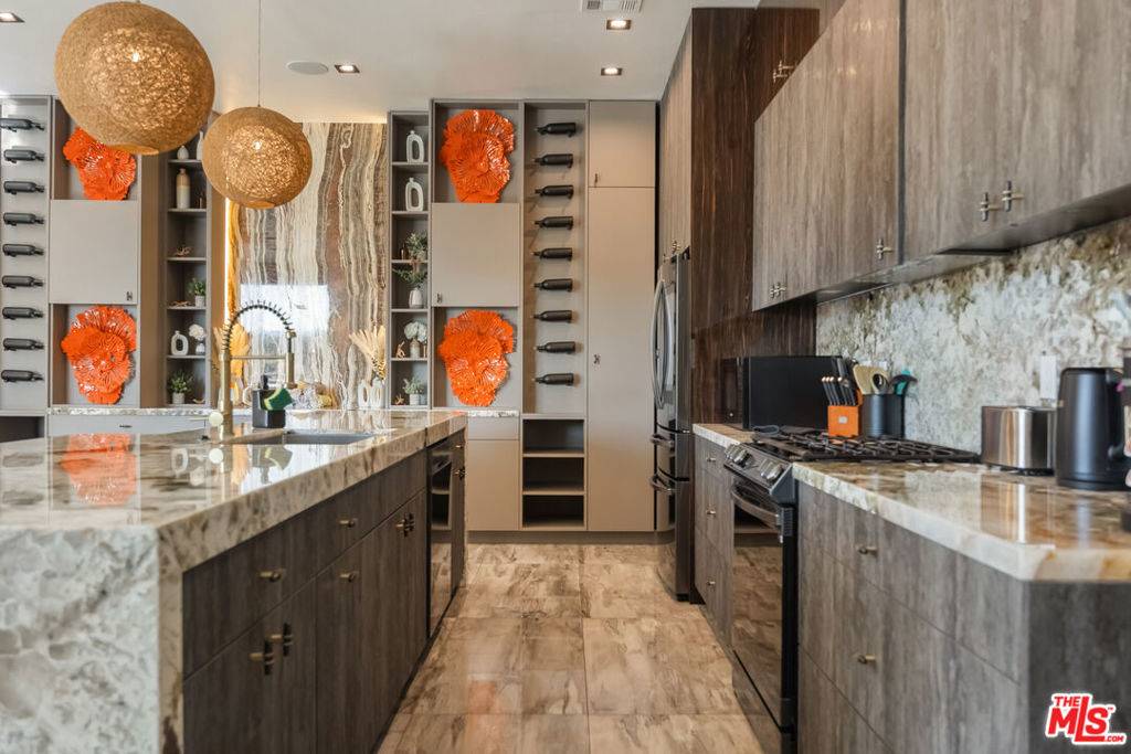 Joshua Tree, CA 92252,60376 Tacoma CT