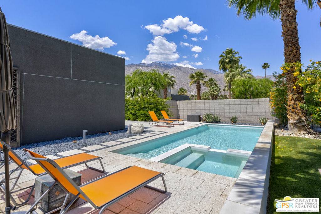 484 Chelsea DR, Palm Springs, CA 92262