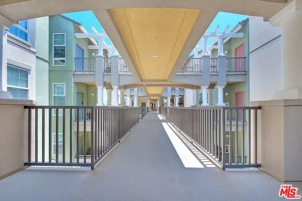 Playa Vista, CA 90094,13020 Pacific #303