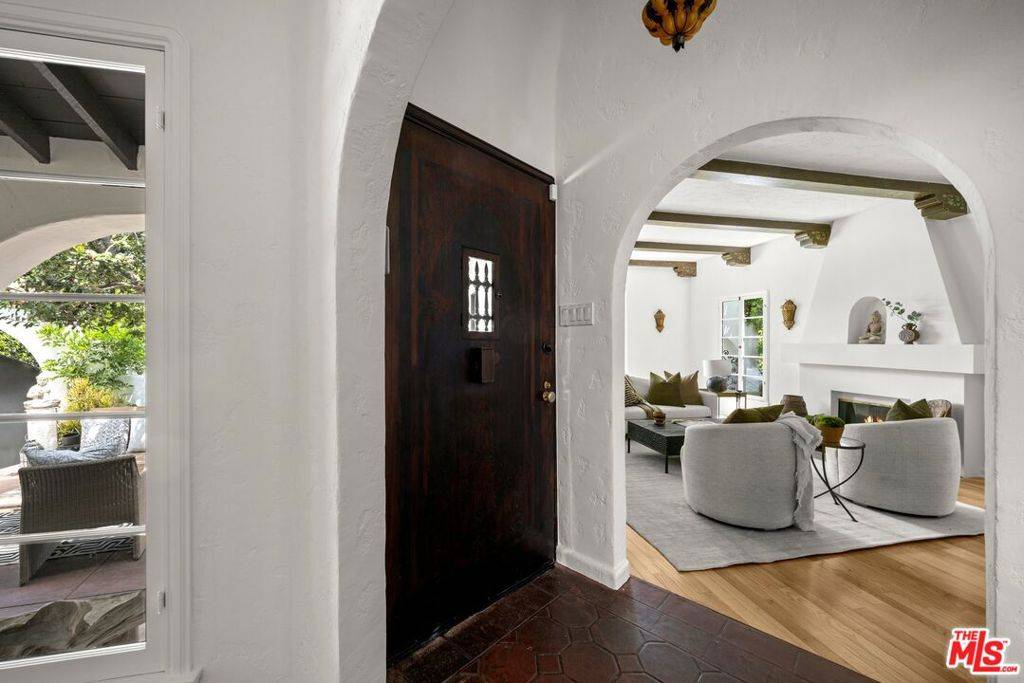 Los Angeles, CA 90048,6410 Drexel AVE