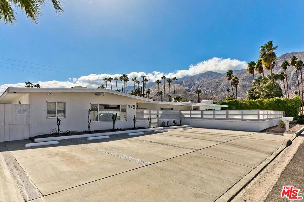 Palm Springs, CA 92264,975 E Camino Parocela