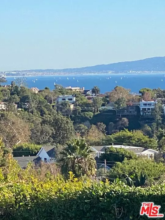 Pacific Palisades, CA 90272,16632 Linda TER