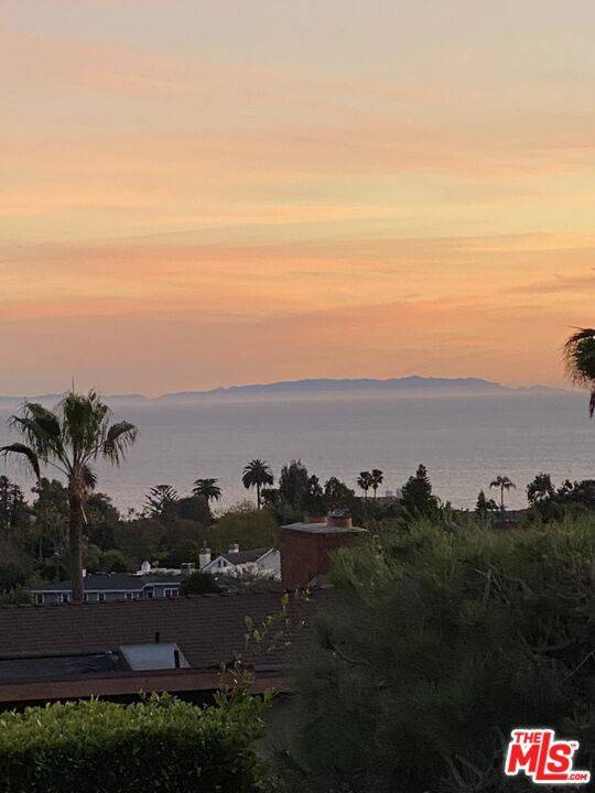 Pacific Palisades, CA 90272,16632 Linda TER