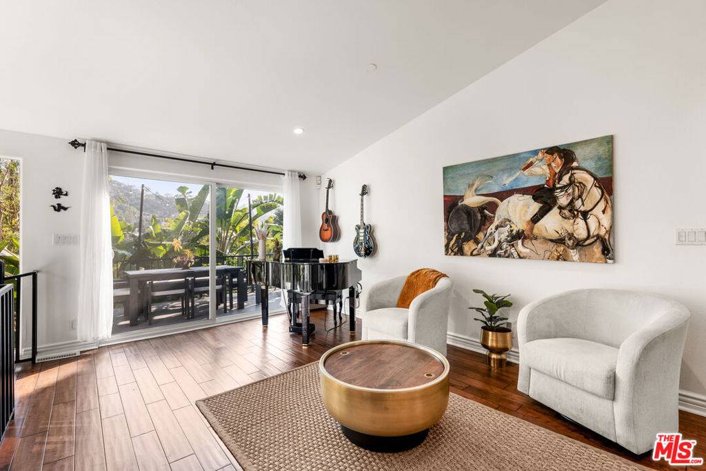 Los Angeles, CA 90068,3261 N Knoll DR