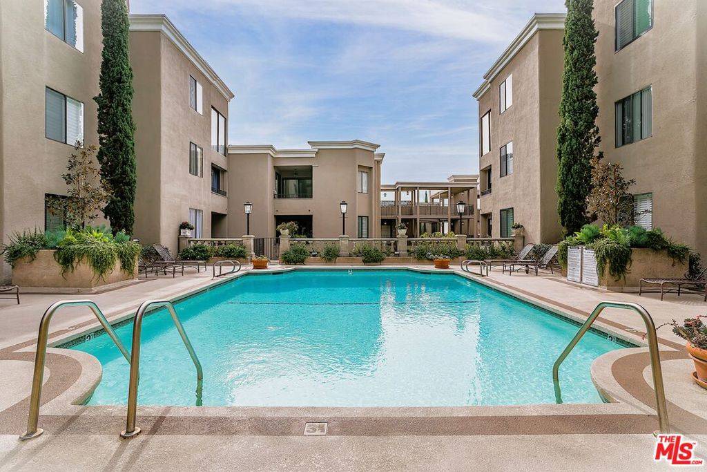 West Hollywood, CA 90069,8455 Fountain AVE #414