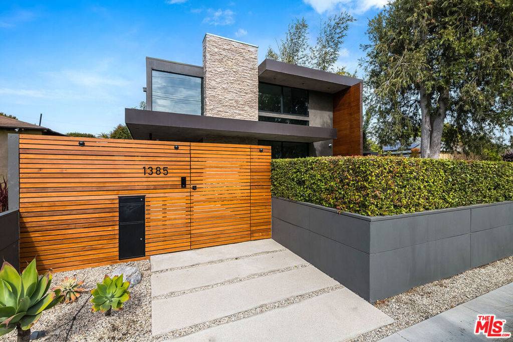 Venice, CA 90291,1385 Palms BLVD