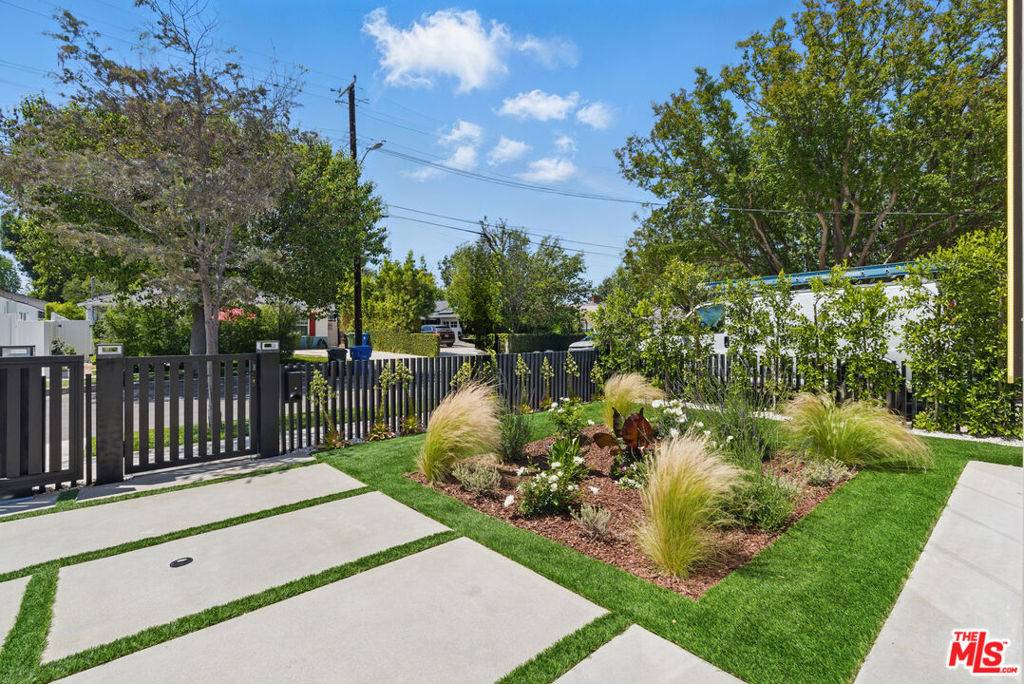 Sherman Oaks, CA 91423,4906 Van Noord AVE