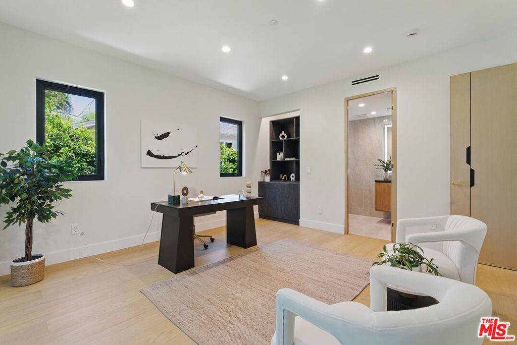 Sherman Oaks, CA 91423,4906 Van Noord AVE