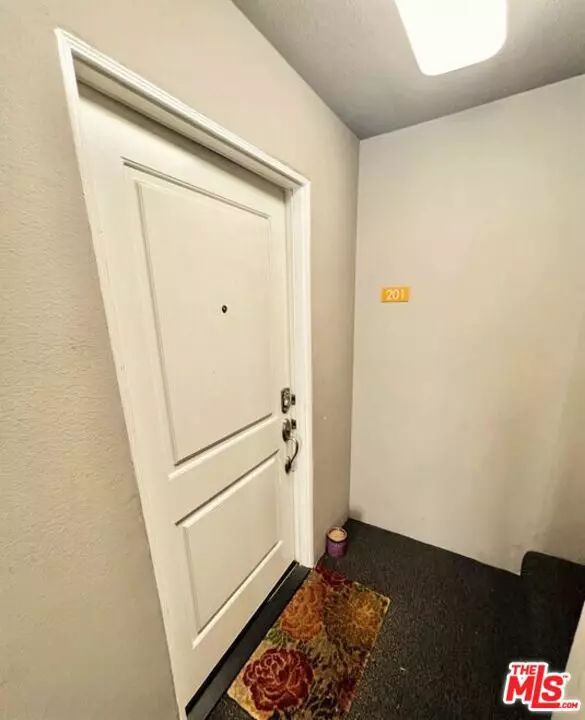 Burbank, CA 91505,355 N Maple ST #201