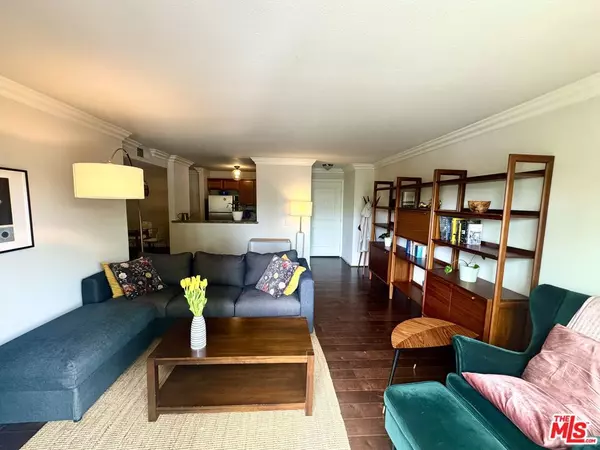 Burbank, CA 91505,355 N Maple ST #201