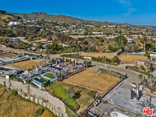 Pacific Palisades, CA 90272,917 Enchanted WAY