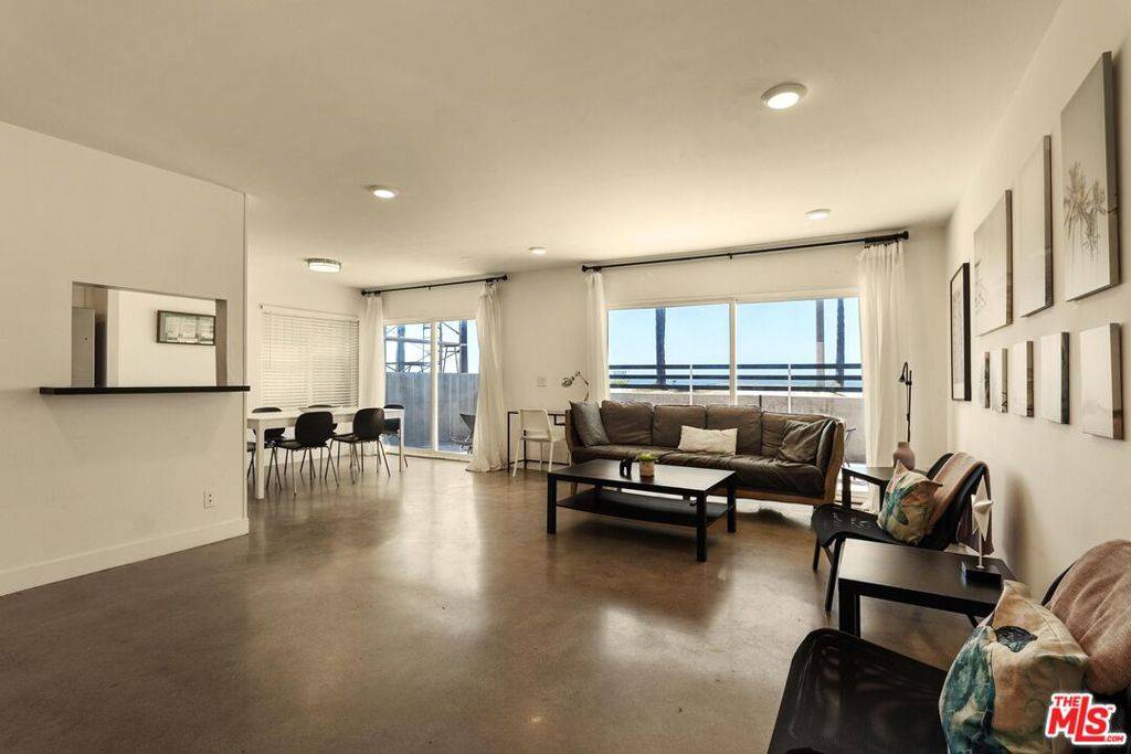 Venice, CA 90291,2609 Ocean Front WALK
