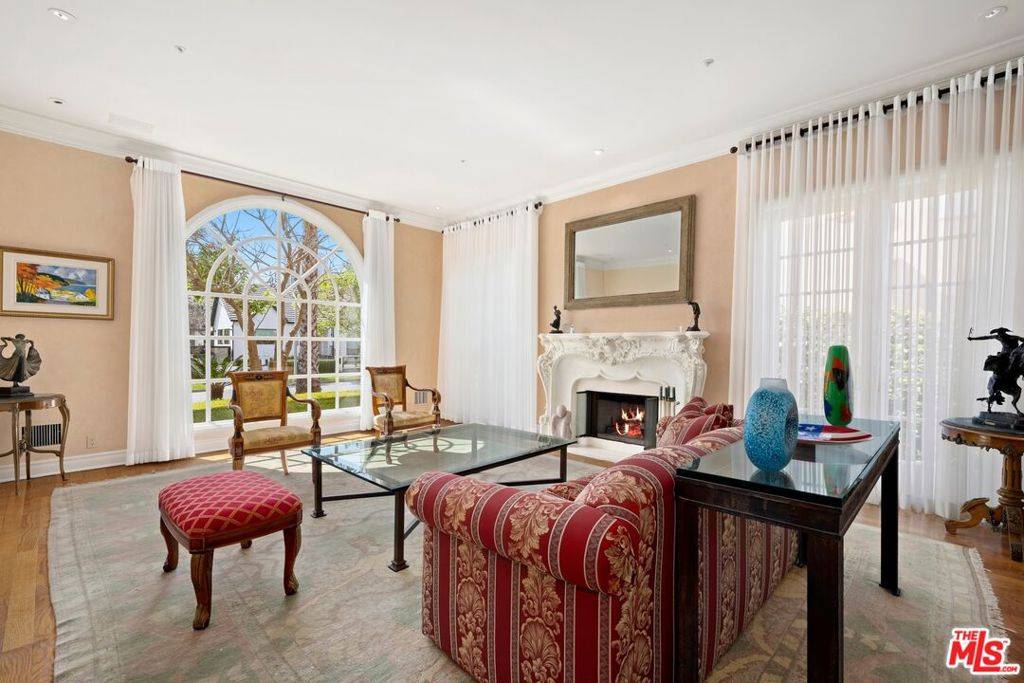Beverly Hills, CA 90212,332 S Mccarty DR