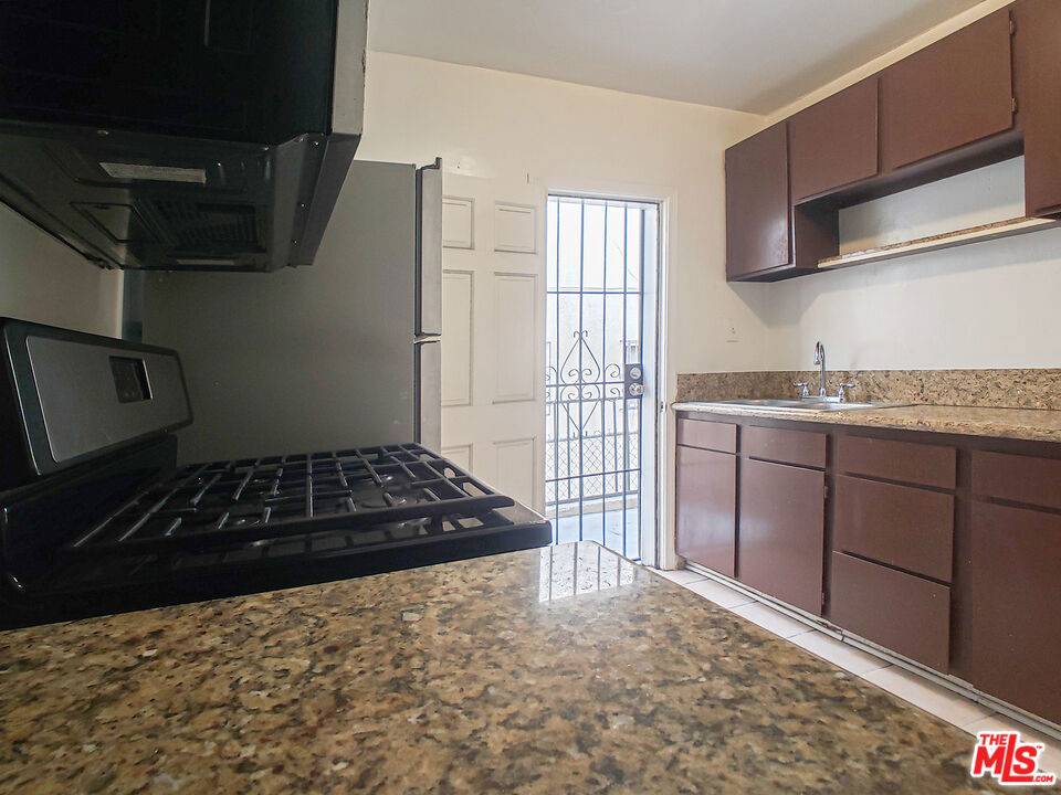 Los Angeles, CA 90006,3290 San Marino ST