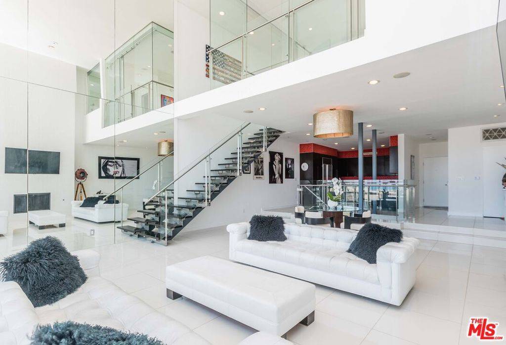 Marina Del Rey, CA 90292,5205 Ocean Front WALK #203