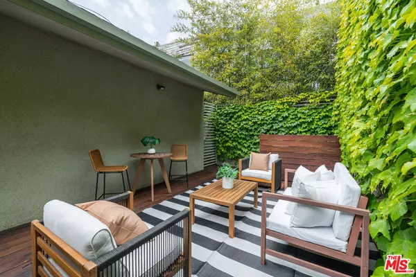 Los Angeles, CA 90046,816 N La Jolla AVE