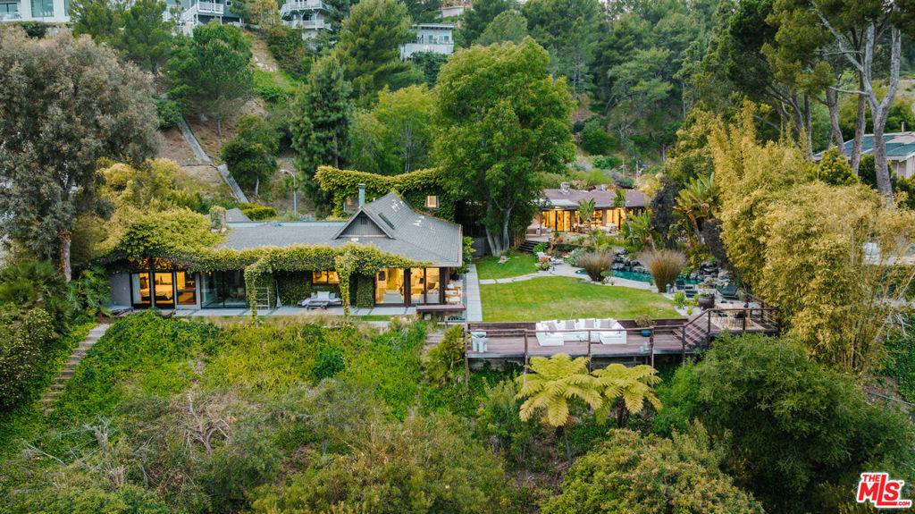 2220 Banyan DR, Los Angeles, CA 90049
