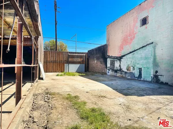 Los Angeles, CA 90047,1420 -1424 W Slauson AVE