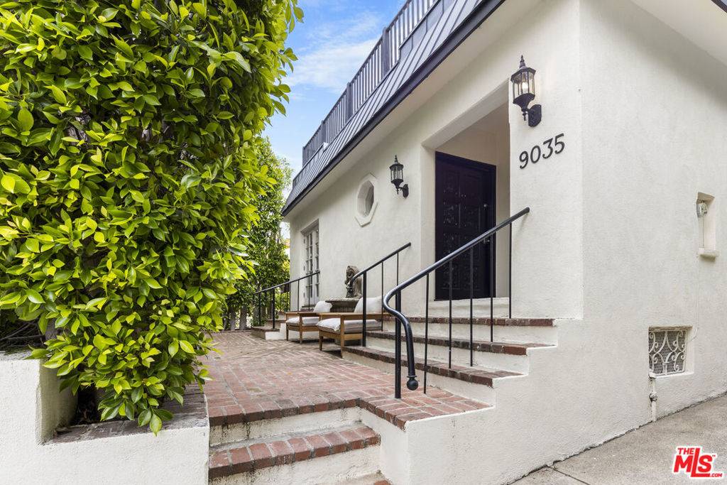 9035 Lloyd PL, West Hollywood, CA 90069