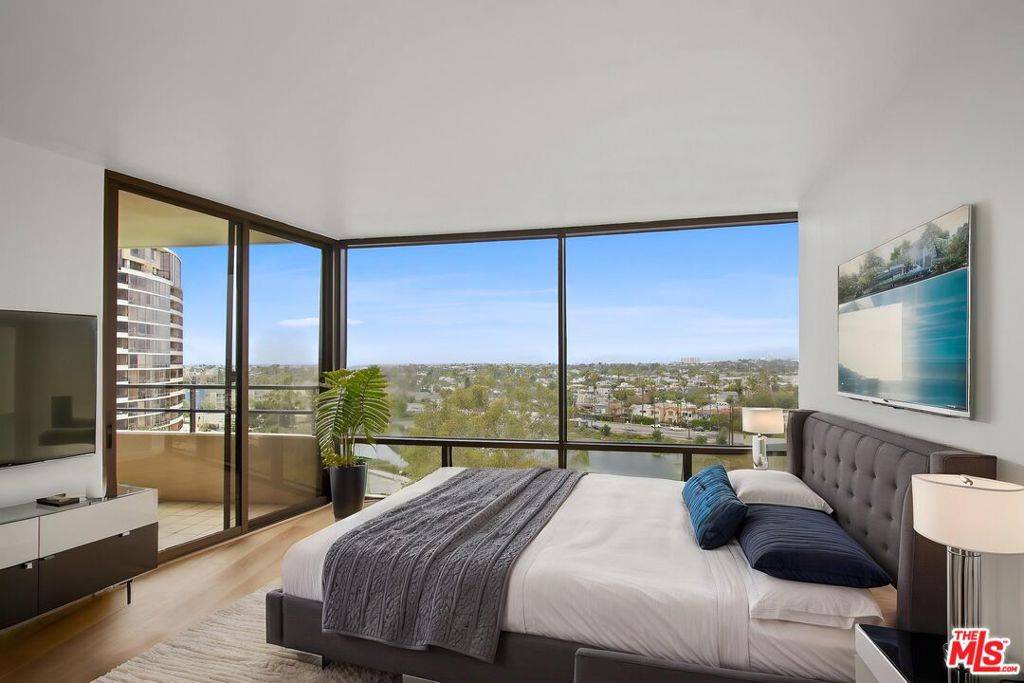 Los Angeles, CA 90292,4316 Marina City Drive #521C