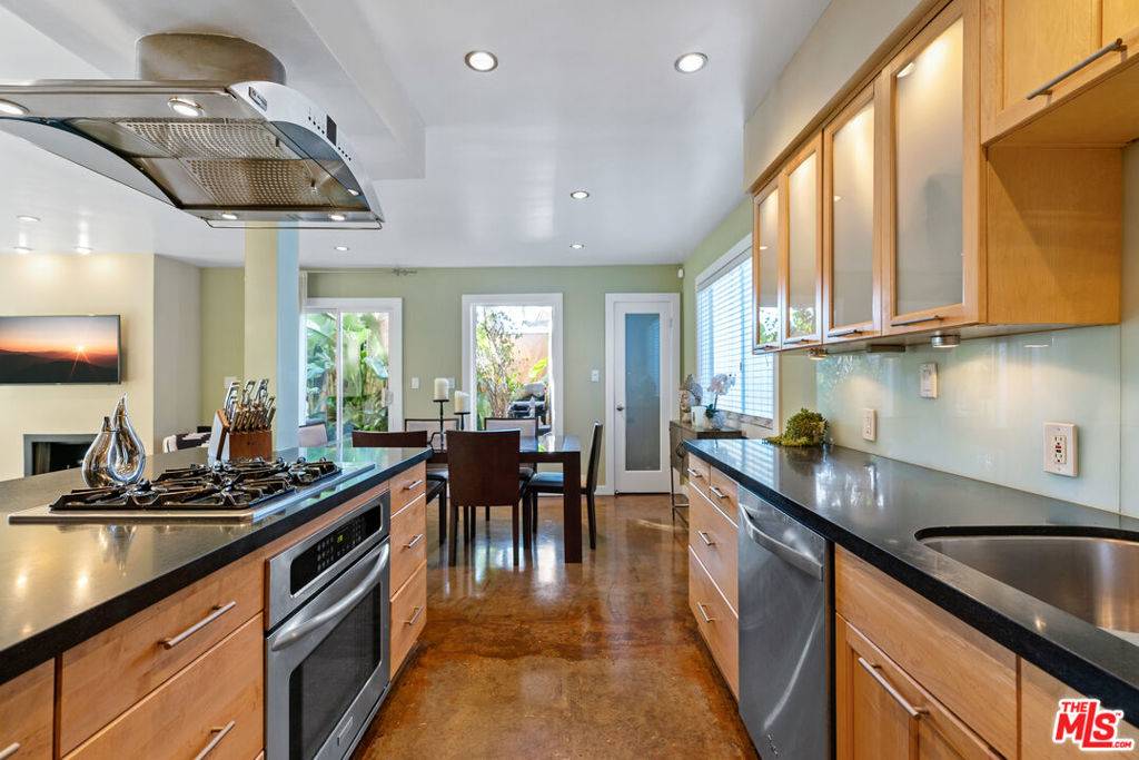West Hollywood, CA 90069,9061 Keith AVE #101