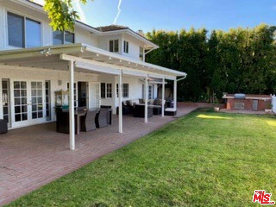 Los Angeles, CA 90077,2695 BASIL LN
