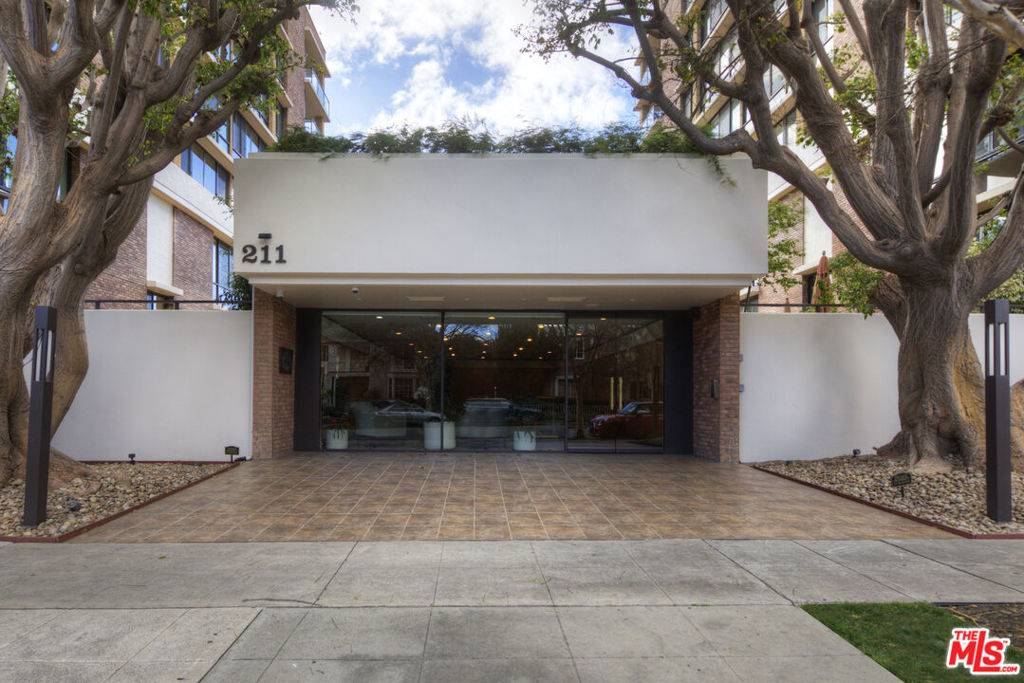 Beverly Hills, CA 90212,211 S Spalding DR #404S