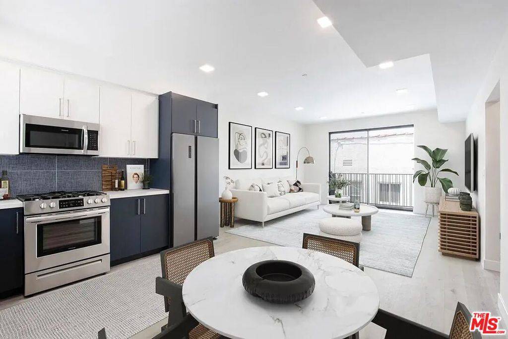 1111 N Kenmore Ave #206, Los Angeles, CA 90029