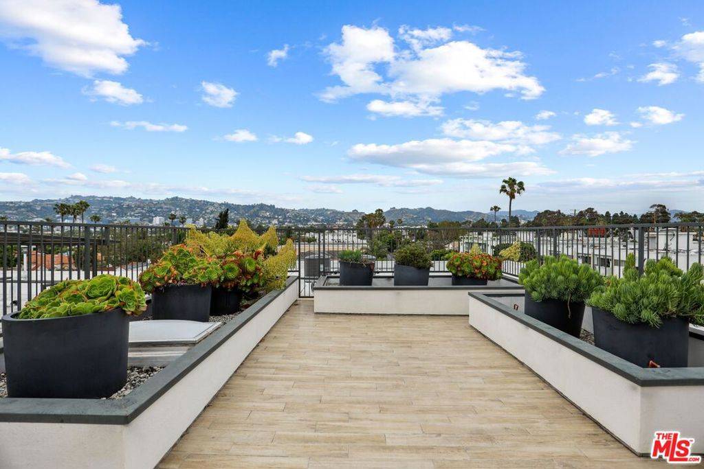 Los Angeles, CA 90048,429 N Hayworth AVE #306