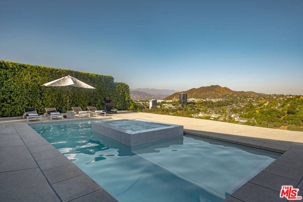 Studio City, CA 91604,3526 Wrightwood CT