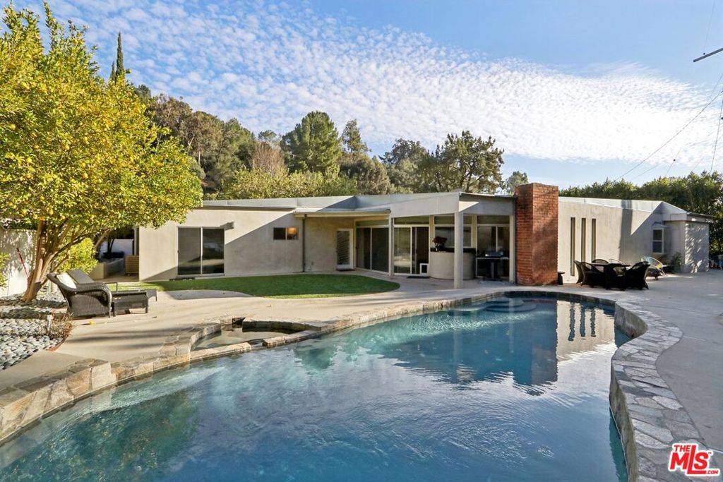 Los Angeles, CA 90077,15539 Hamner DR