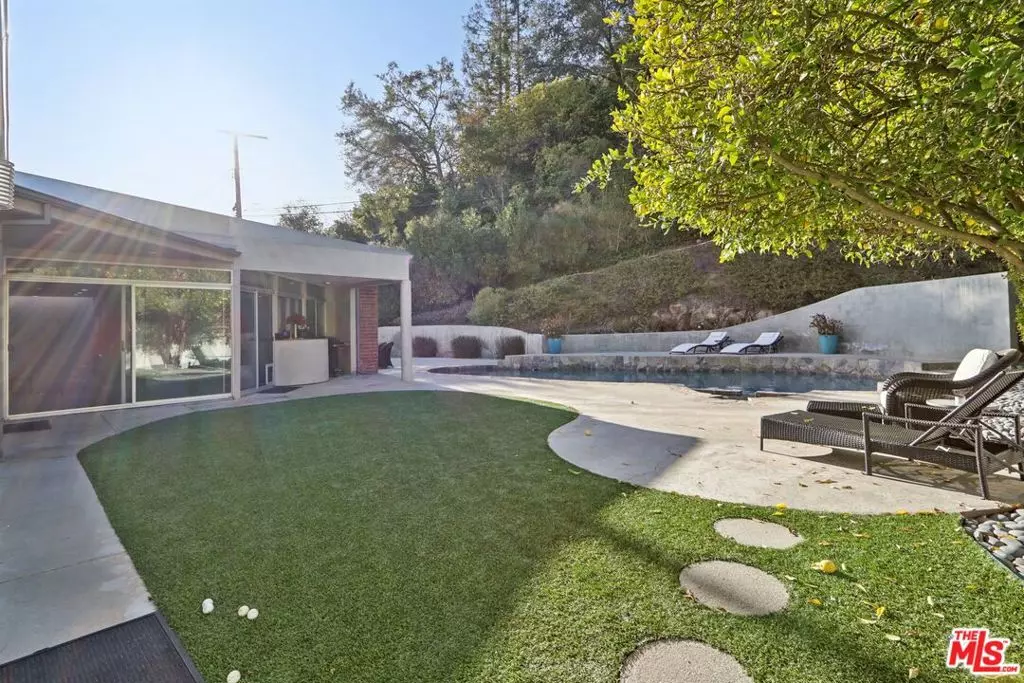 Los Angeles, CA 90077,15539 Hamner DR