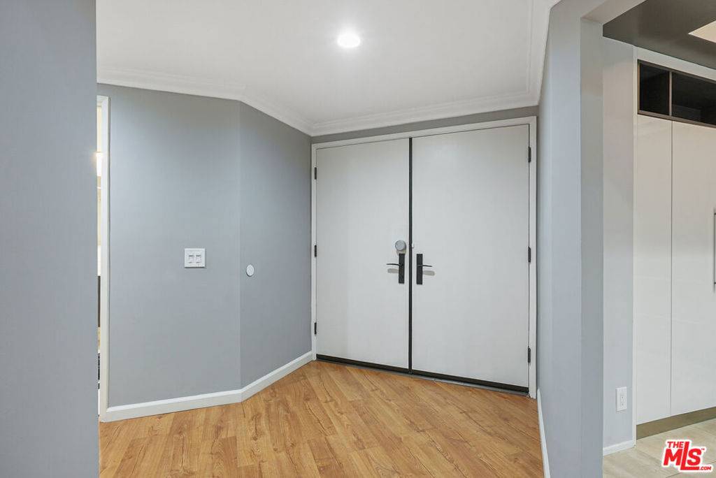 West Hollywood, CA 90069,930 N Wetherly DR #202