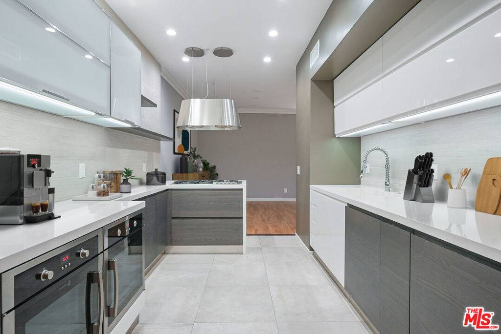 West Hollywood, CA 90069,930 N Wetherly DR #202