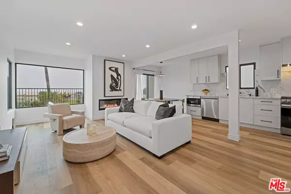 Marina Del Rey, CA 90292,3305 Ocean Front WALK #1 & 2