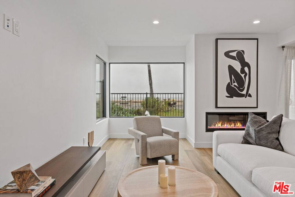 Marina Del Rey, CA 90292,3305 Ocean Front WALK #1 & 2