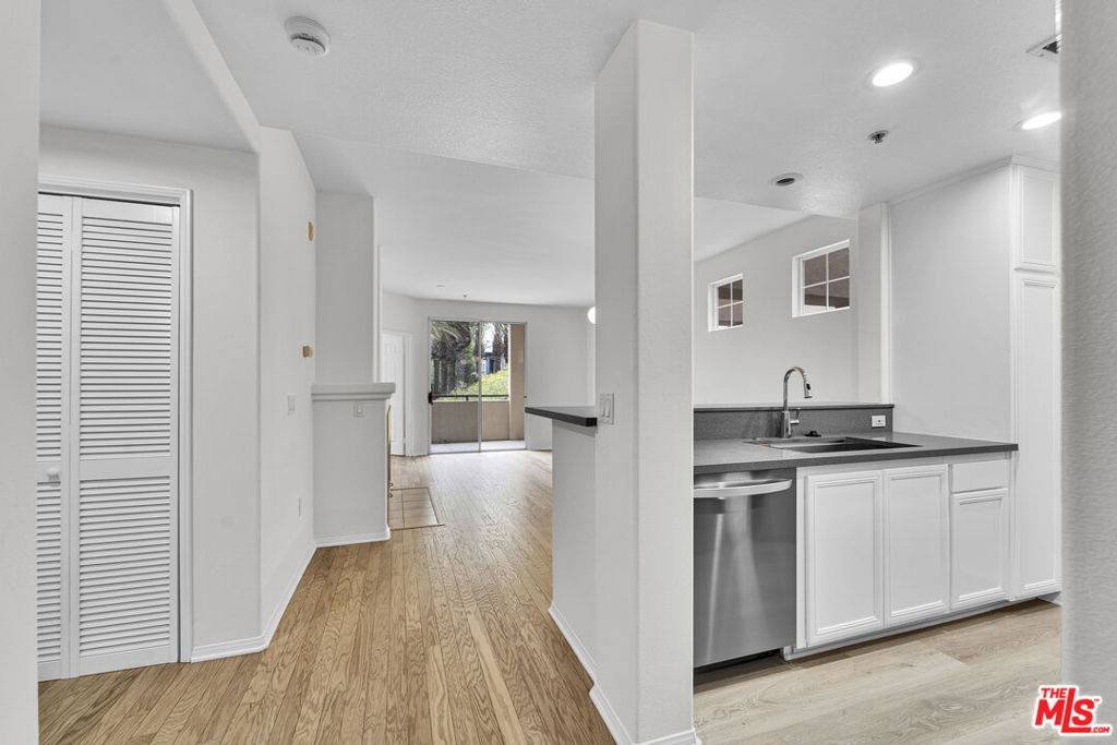Playa Vista, CA 90094,13075 Pacific #219