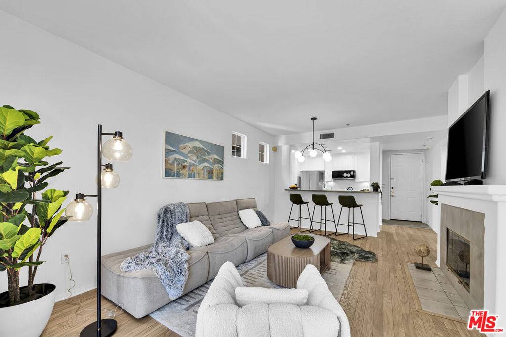 Playa Vista, CA 90094,13075 Pacific #219