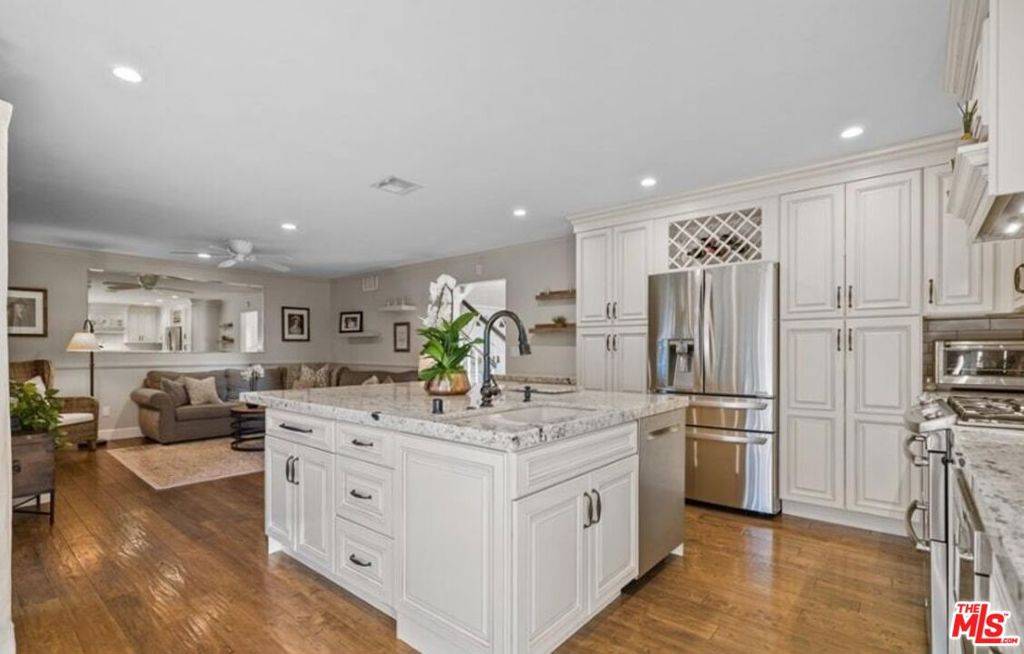 Valencia, CA 91355,26068 Charonne CT